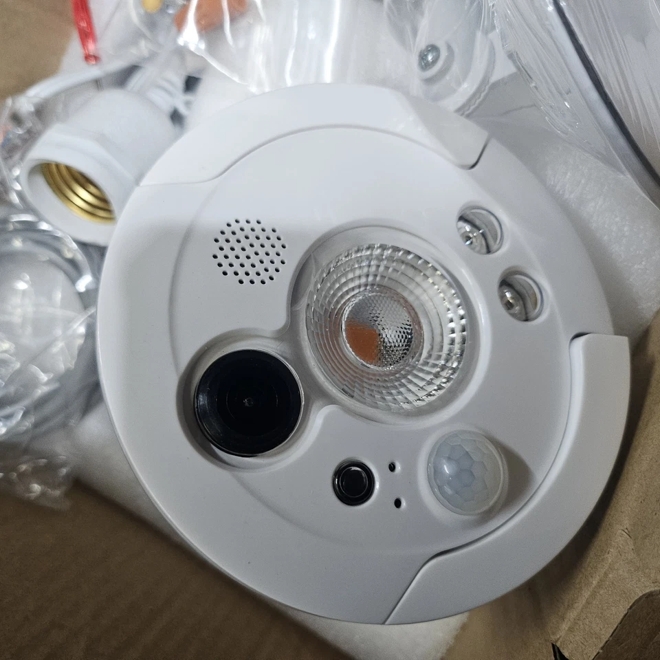 Cámara reflector Sengled SNAP 2 HD con sensor de movimiento luz y accesorio con Wi-Fi Foto 4 de 4