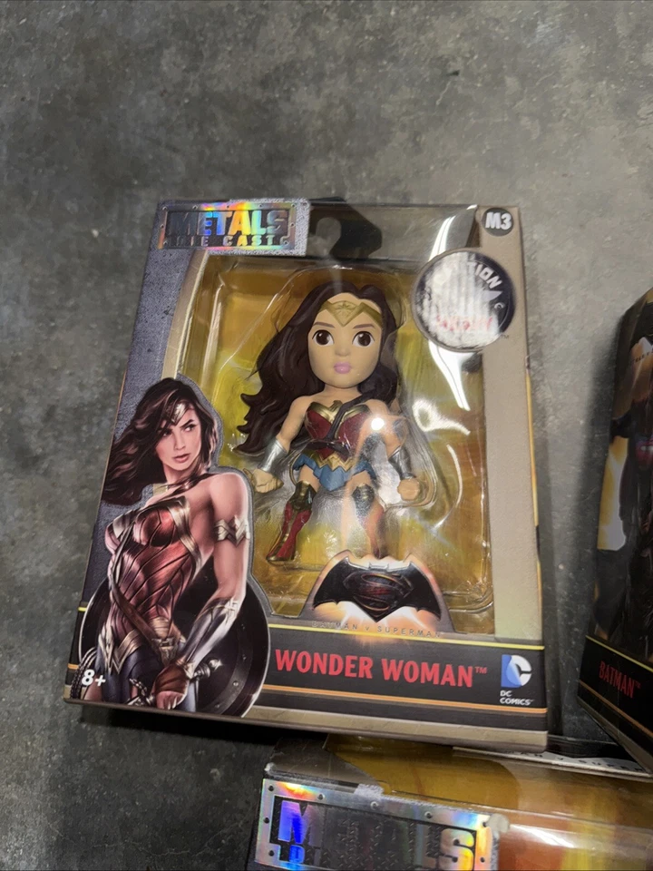 Lote De 3 Metales Die Cast Figura Batman vs Superman M1 M2 M11 Figura DC Comics Foto 3 de 4