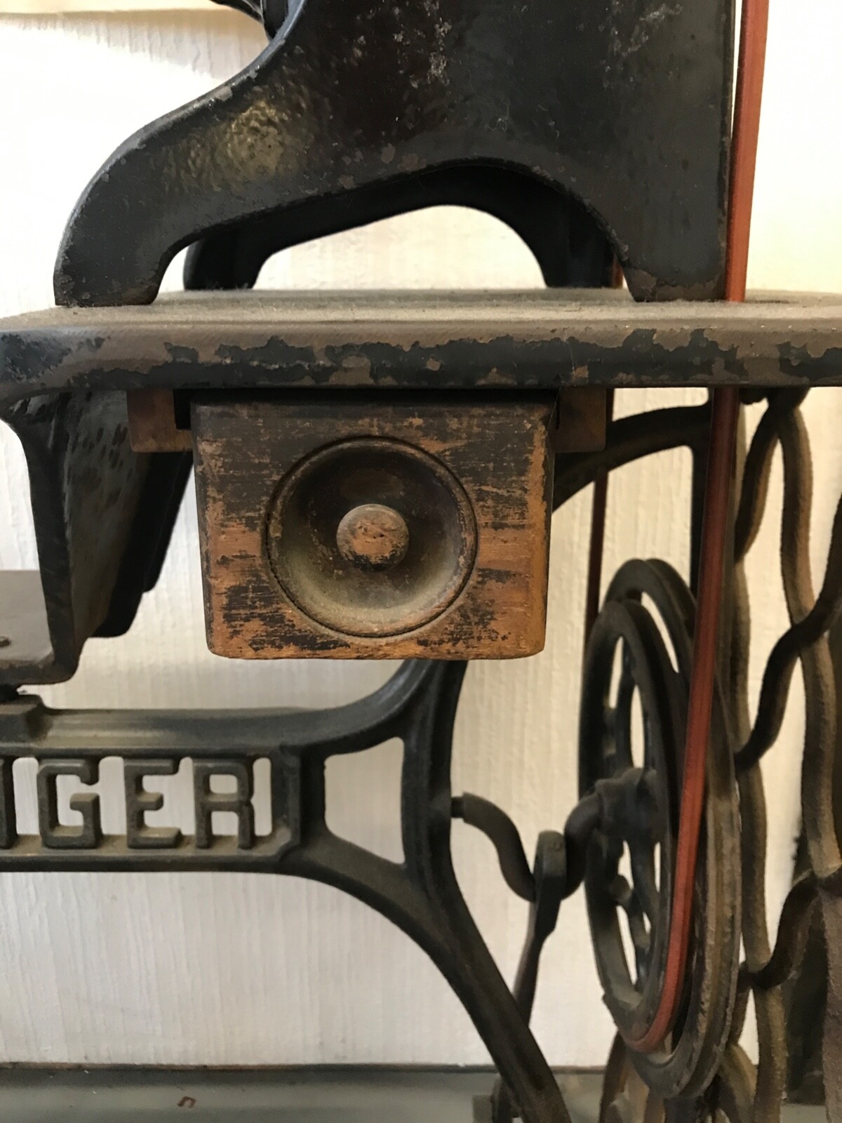 Singer 29k Cobbler Patcher Leather Sewing Machine + Stand WORKING PICK