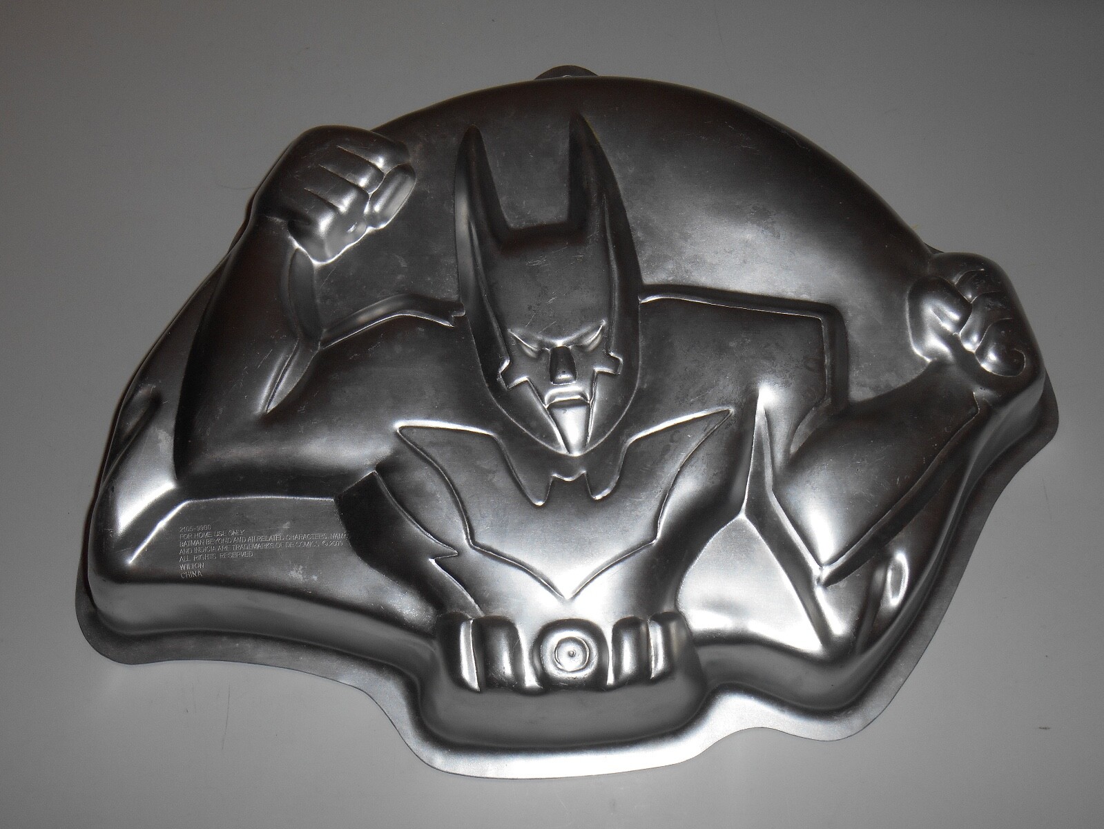 Wilton DC Comics BATMAN BEYOND TV Cartoon Party Cake Pan Mold Insert ...