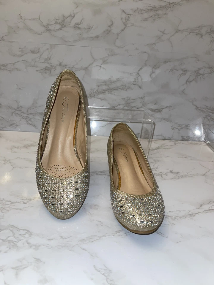 Vestido de fiesta Forever para mujer de tacón bajo con cuña punta cerrada talla 7 dorado usado un par de veces Foto 3 de 4