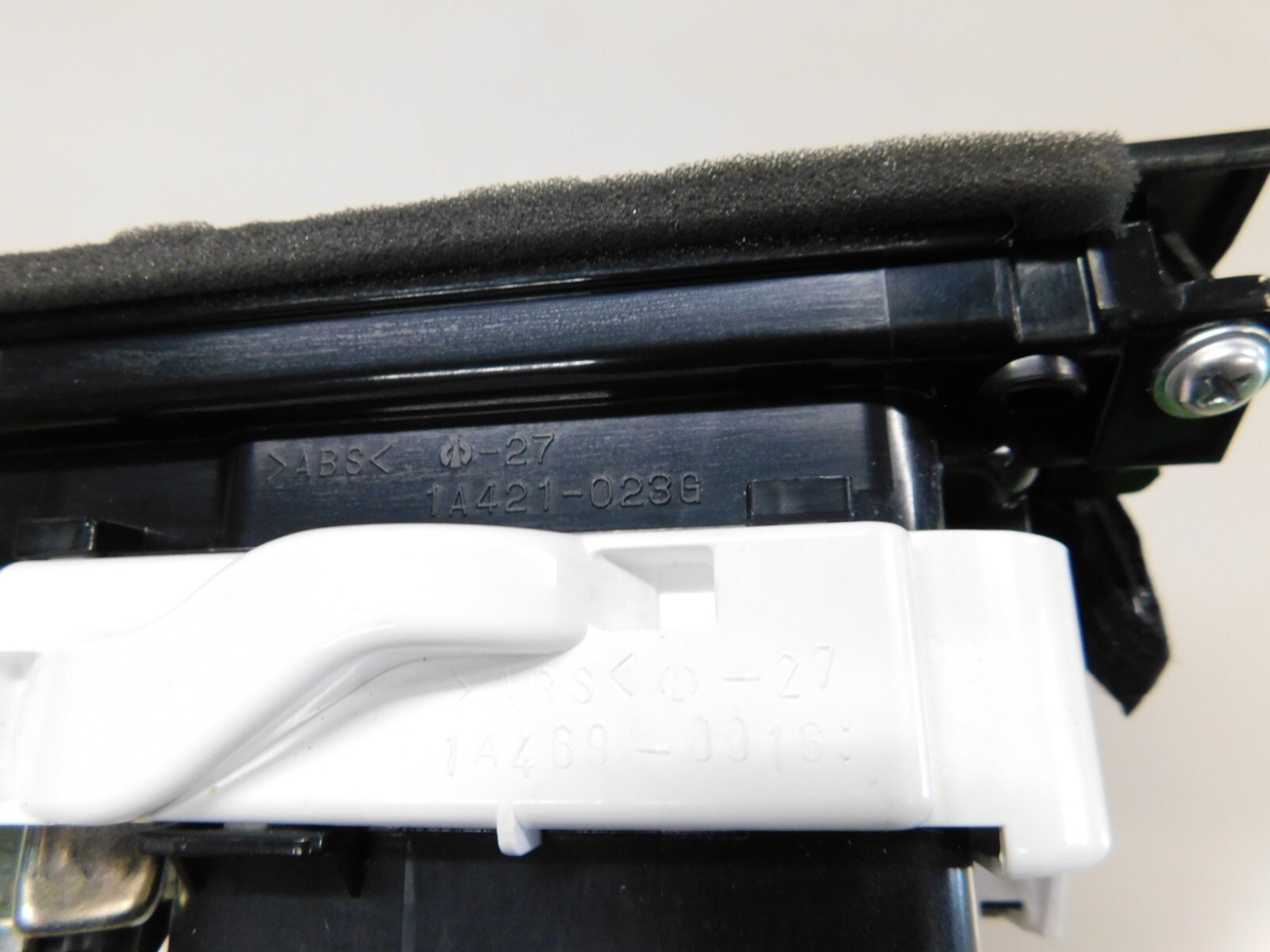 Toyota Crown Royal Saloon GRS180 Series Center Console Panel Shifter Indicator