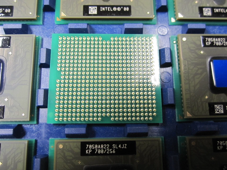 NEW SL4JZ Intel Pentium III 700MHz 256KB Socket 495-Pin micro-PGA2 Mobile Proces - Image 2 of 2