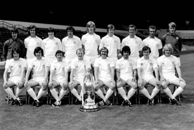 United Team Group With Football League Championship Trophy 1974 FOOTBALL PHOTO