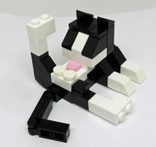 Novelty Funny Building Block Cat Figure Licking Nuts Leg Up Tongue Out `62pc Set