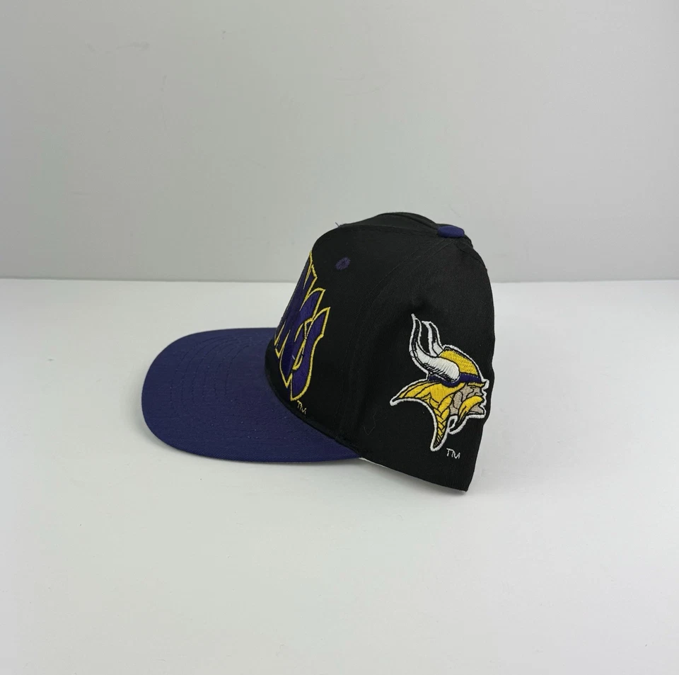 Gorra gorra vintage de los 90 NFL Minnesota Vikings texto burbuja cómic Snapback Foto 4 de 4