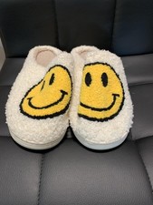 Smiley Face Slippers Womens Size 9.5 White Fleece Lined Slip On Emoji House