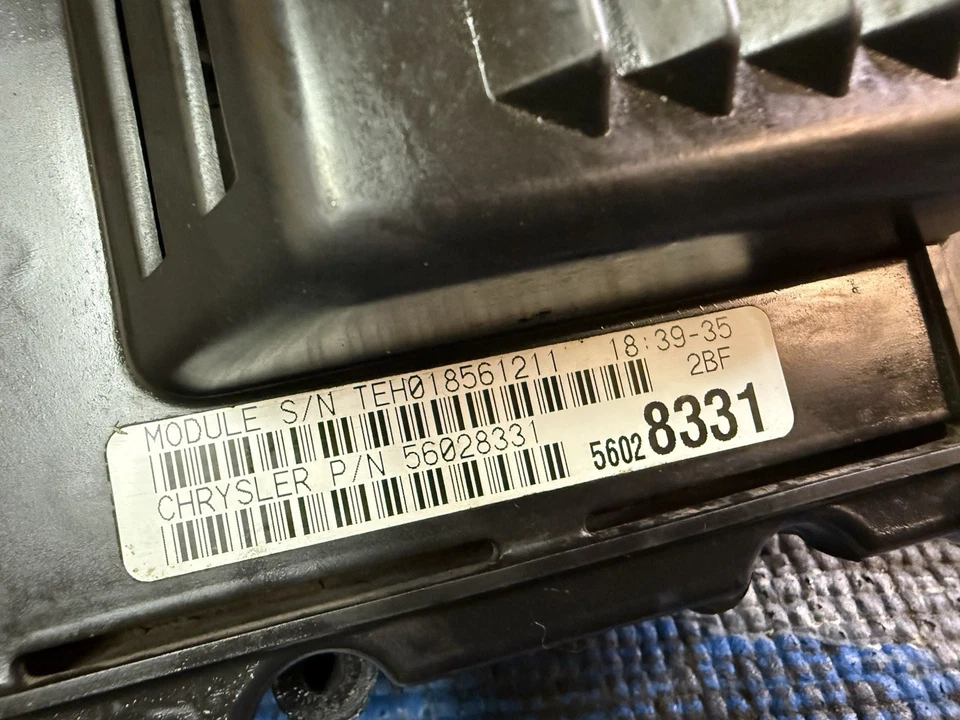 1995 Dodge Ram 2500 8.0L V10 A/T unidade de computador motor ECU P/N 56028231 TESTADO - Imagem 2 de 4