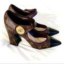 Louis Vuitton Brown and Black signature monogram LV Heels 39 worn once euc