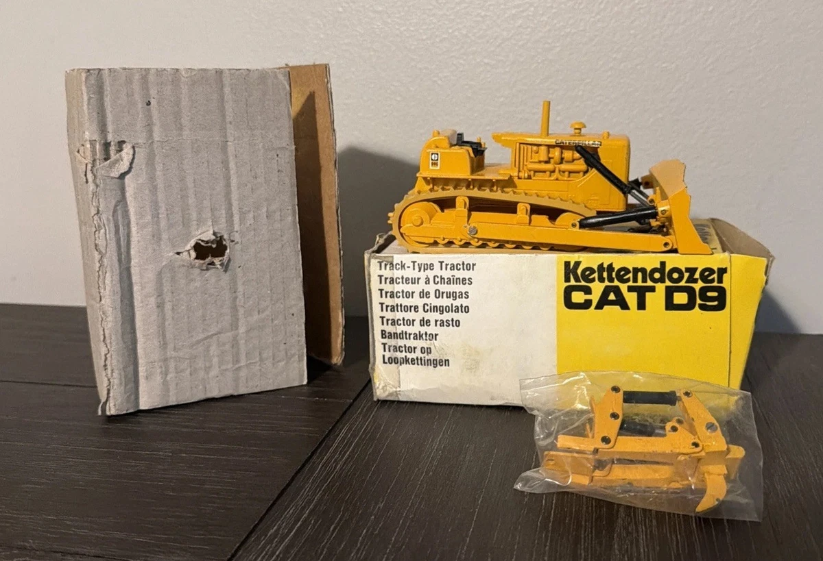 Caterpillar D9 In Vintage Manufacture Diecast Construction