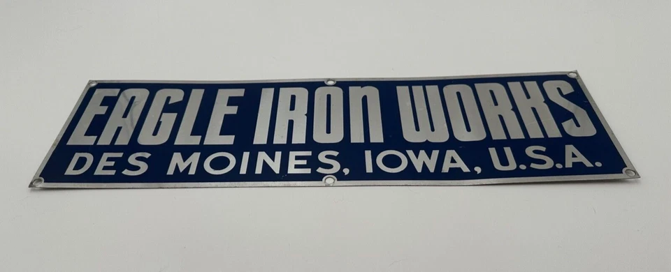 Letrero de aluminio Eagle Iron Works Des Moines Iowa EE. UU. azul y plateado 17x5, garaje Foto 2 de 4