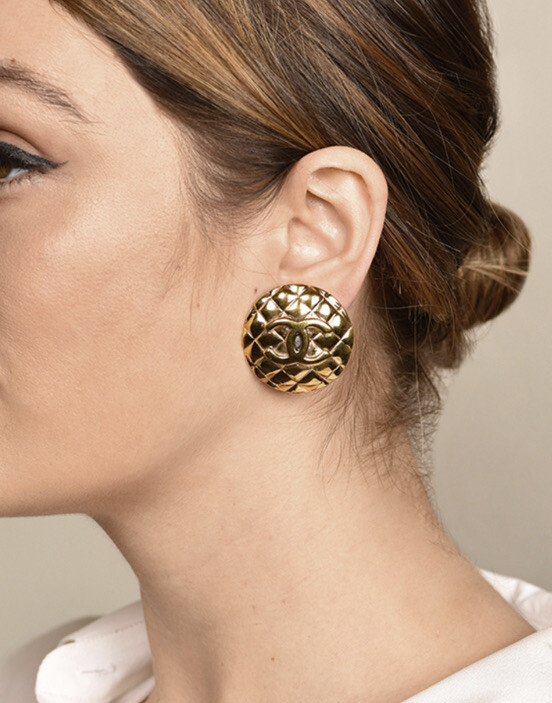 【CHANEL】★Vintage★CC CLIP EARRING クリップ イヤリング Authentic Chanel Vintage Gold Metal Round CC Logo Large