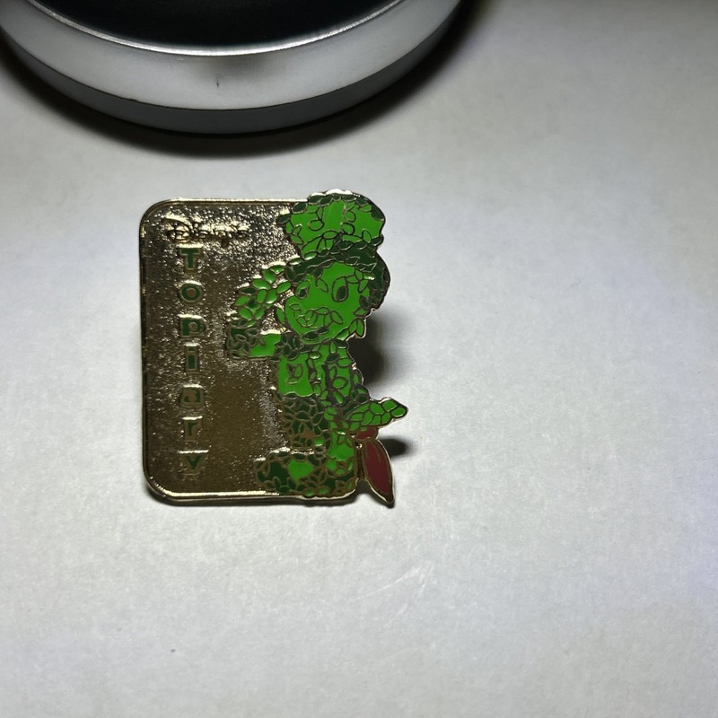 Disney  Jiminy Cricket Topiary  Promotion  Cast Lanyard   Pin