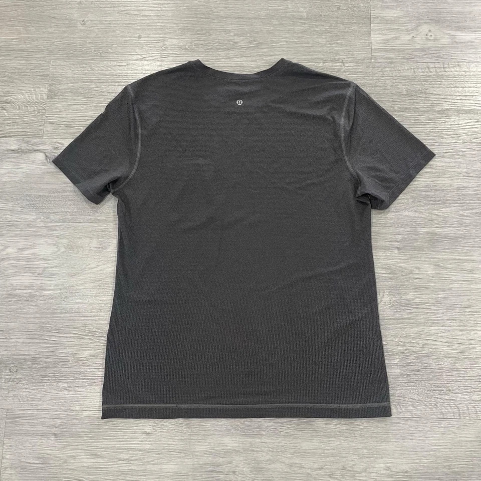 Lululemon R.A.D. Camisa de bolsillo para hombre grande? Reflectante de entrenamiento negro jaspeado Foto 3 de 4