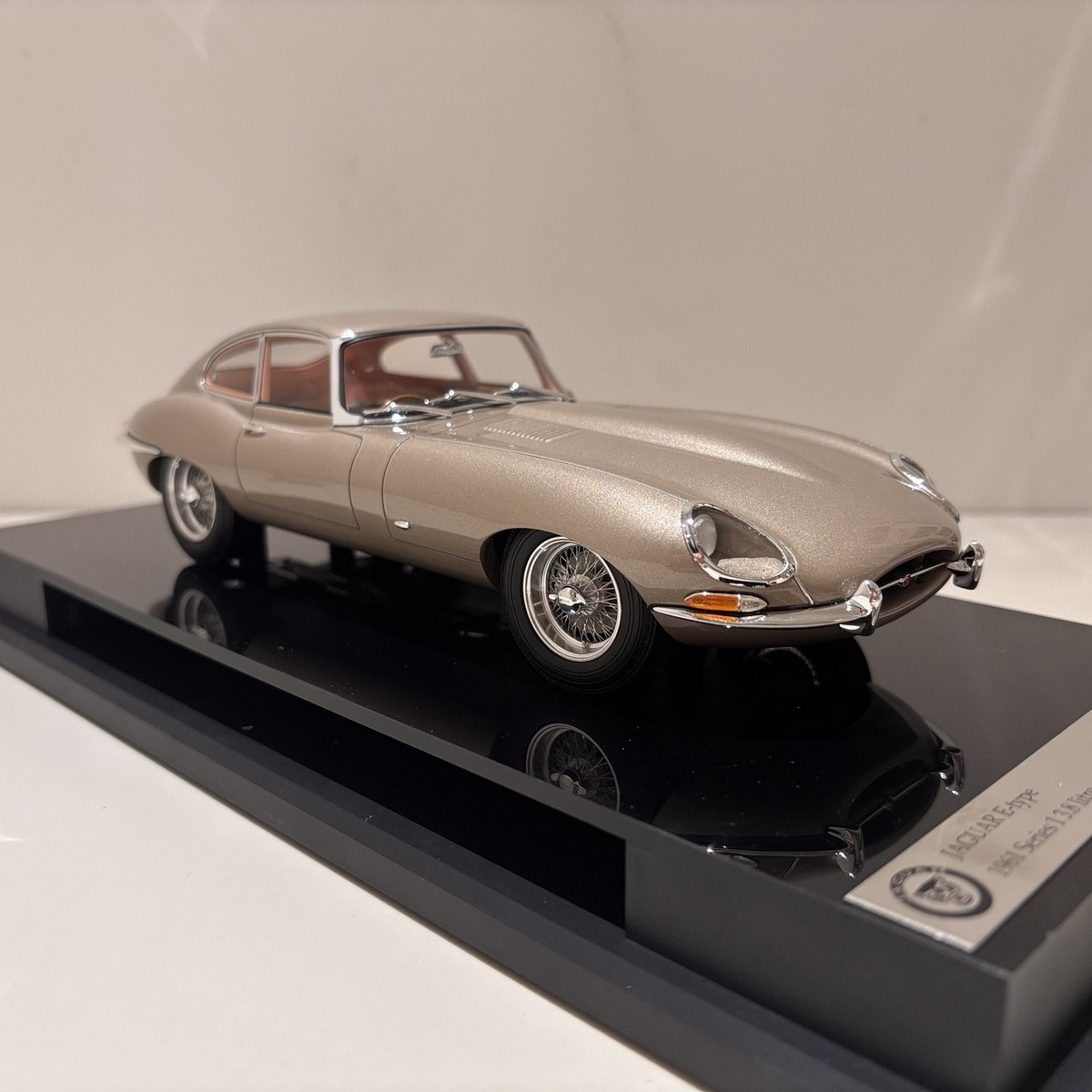 Amalgam 1/18 Jaguar E-Type Coupe Double Door Alloy Resin Car Model