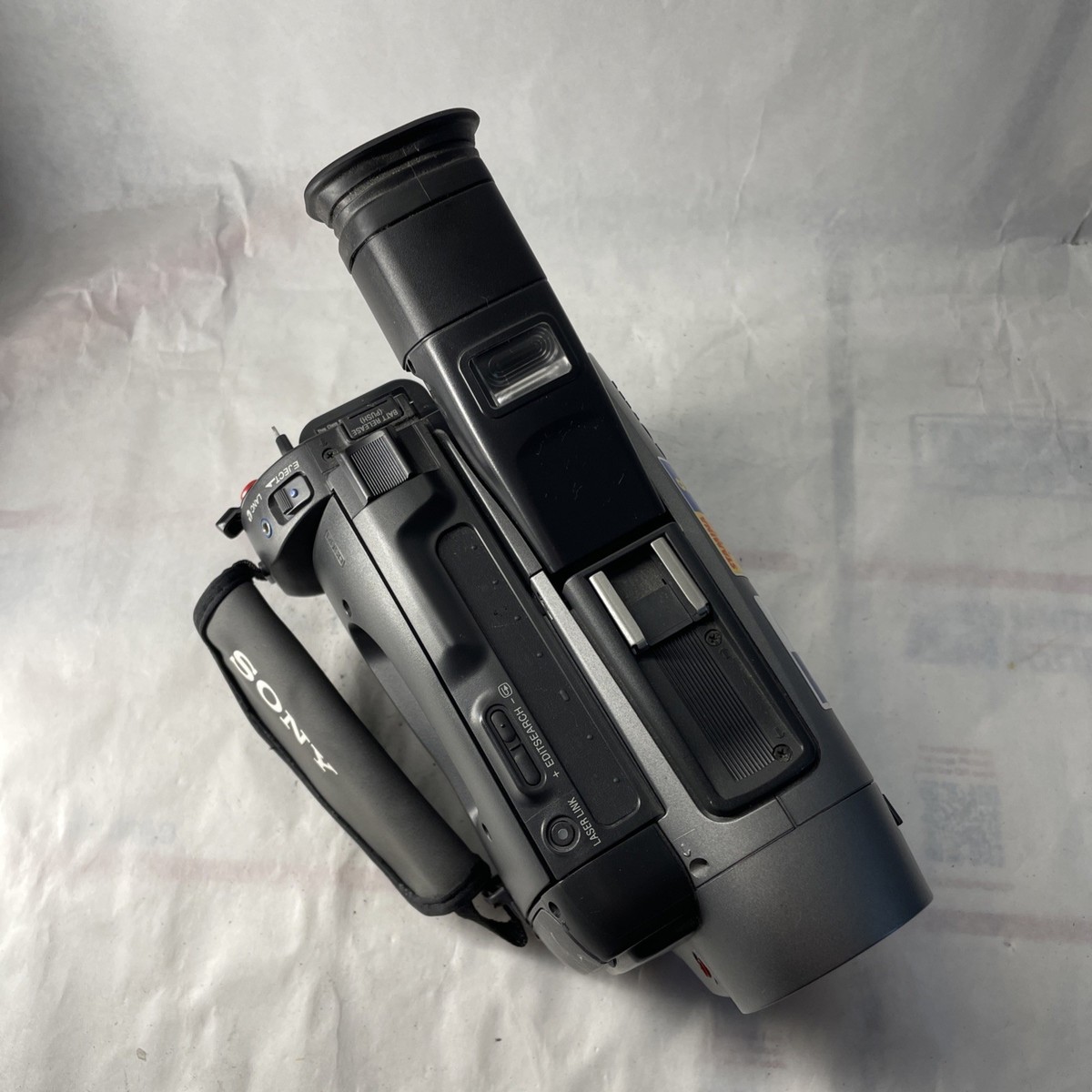 Sony CCD-TRV82 Hi8 Analog Camcorder w/ Battery - Tested & Working