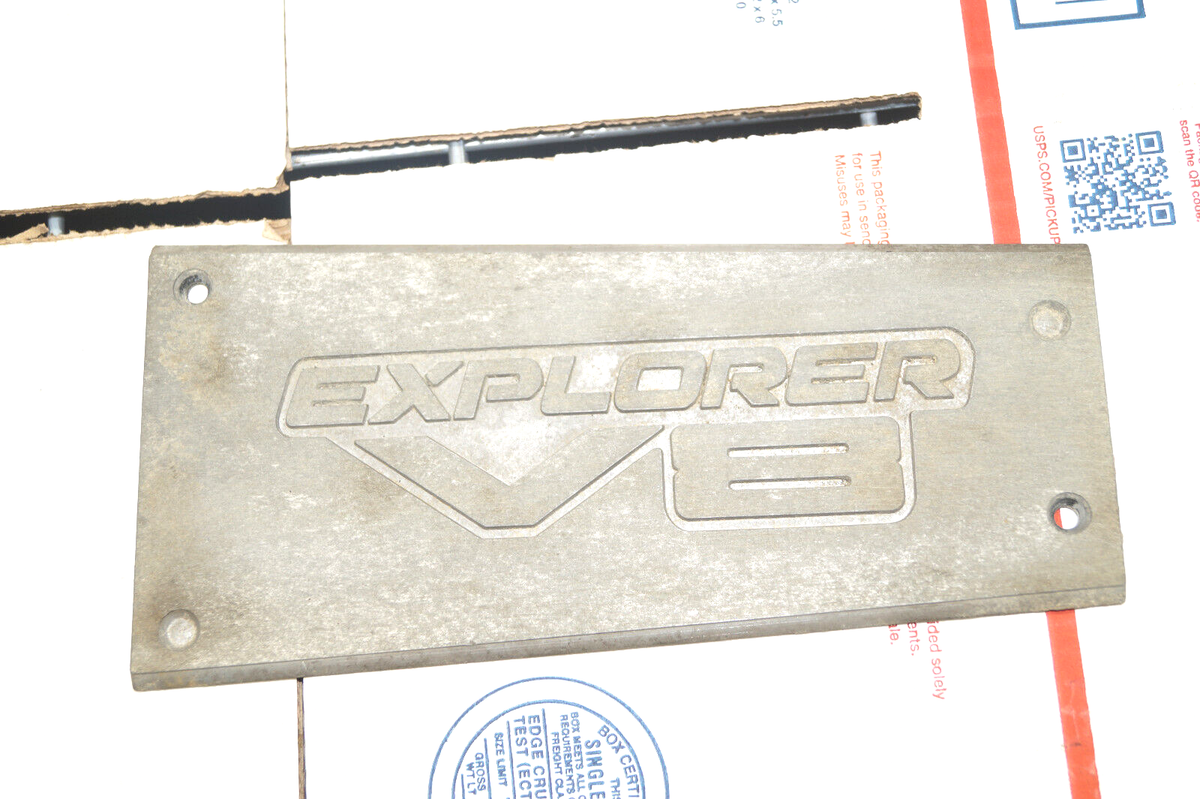 Ford Explorer 5.0L GT40 302 V8 Upper Plenum Intake Cover Plate