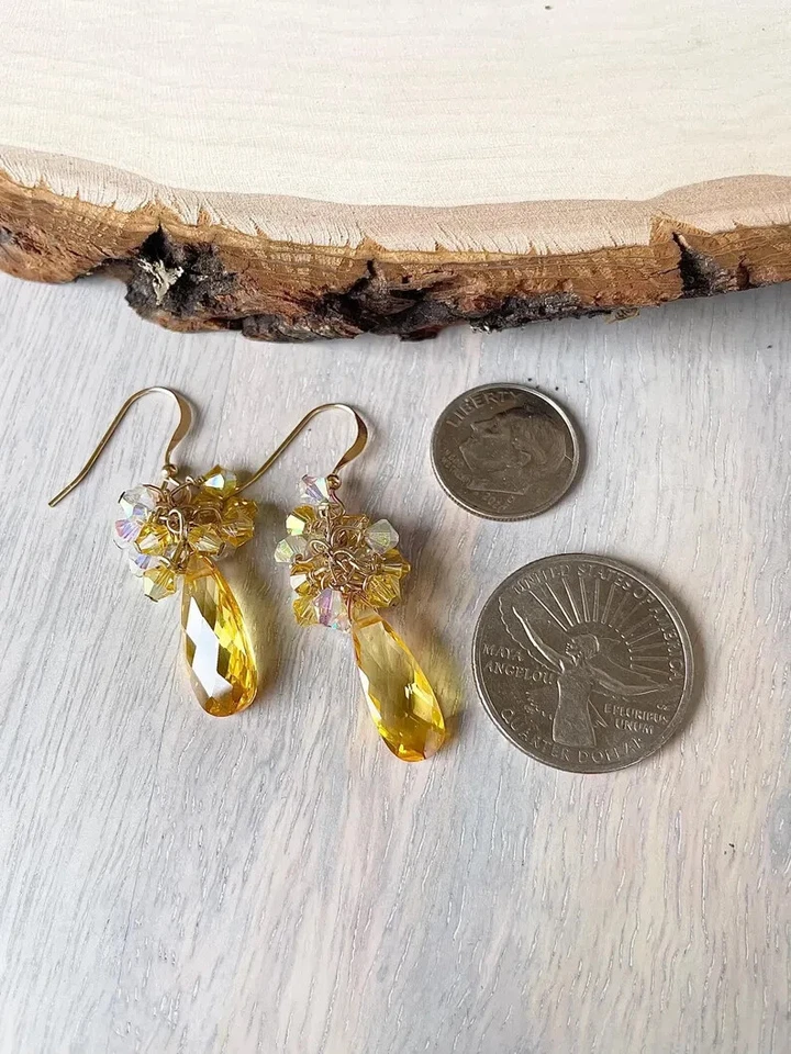 Brincos de gancho pendurados de cristal amarelo Swarovski feitos à mão - Imagem 4 de 4