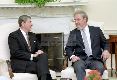 PRESIDENT RONALD REAGAN JUDGE ROBERT BORK OVAL OFFICE 1987 13X19 PHOTO