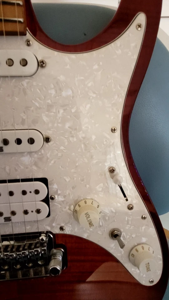 Ibanez az224f btb, traste sin estatinas, mástil de arce tostado. Foto 3 de 4