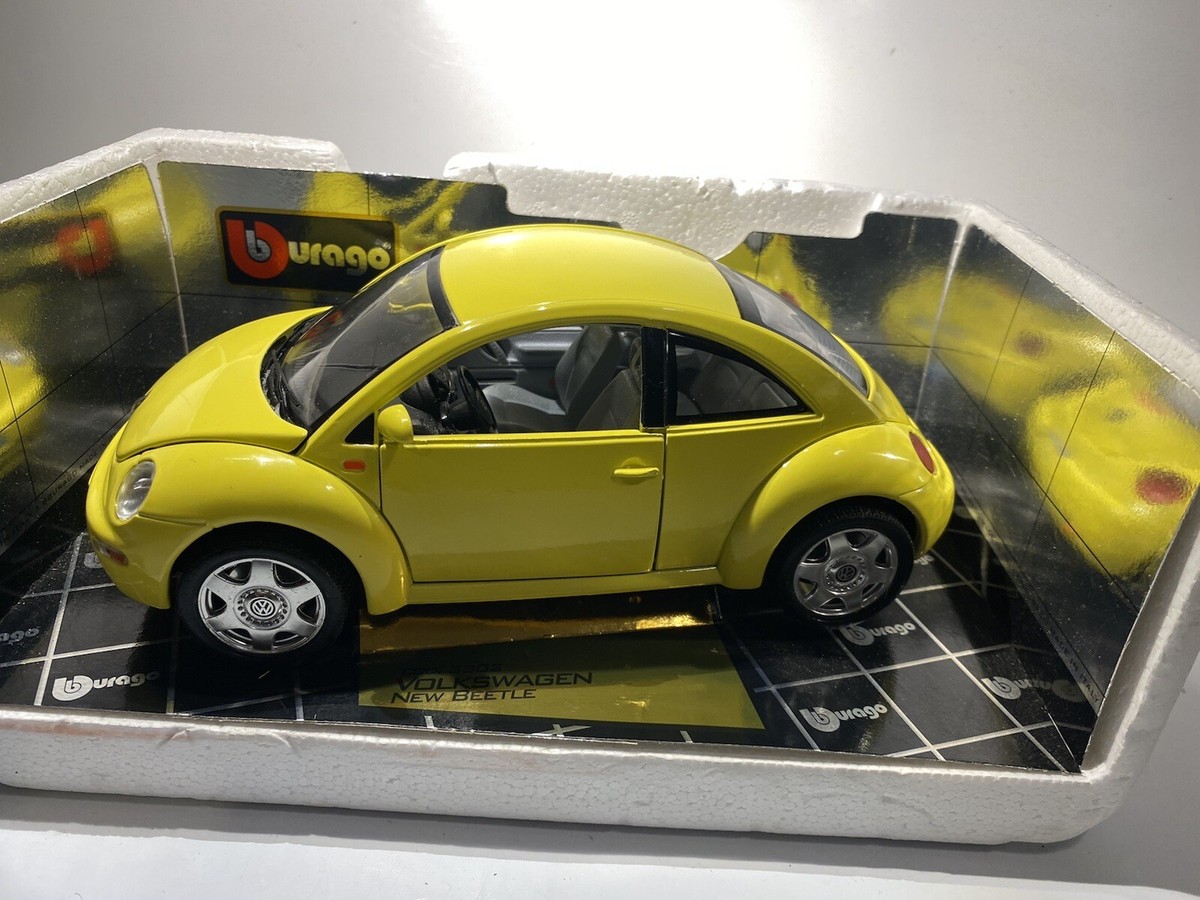 BURAGO 1/18 - COD.3302 VOLKSWAGEN NEW BEETLE 1998 - YELLOW