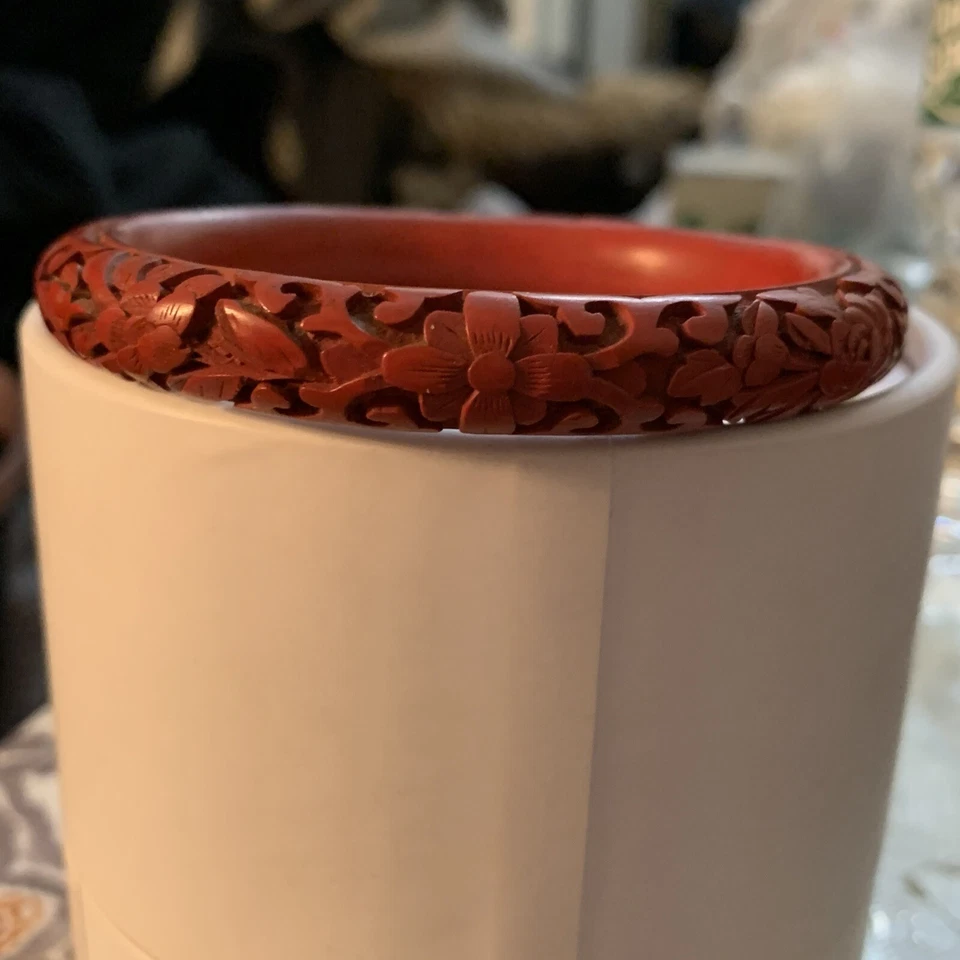 BRAZALETE BRAZALETE CINABRIO ROJO TALLADO CHINO DE COLECCIÓN ESCENA FLOR DRAGÓN ANTIGUO Foto 3 de 4