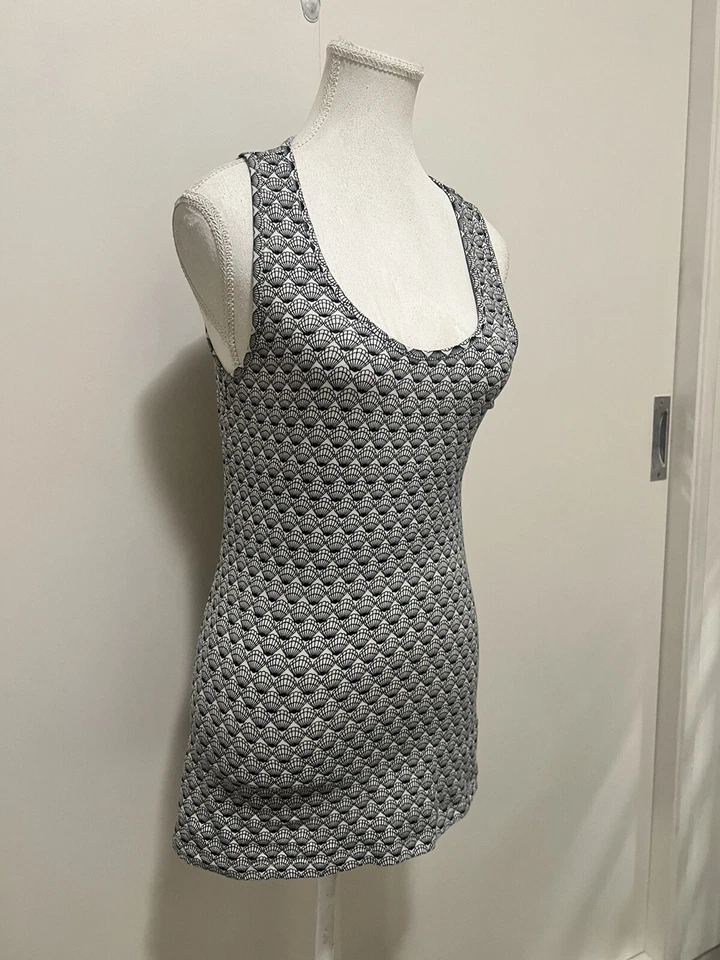French Connection top women XS tank sleeveless excellent condition Item38 - image 2 of 4