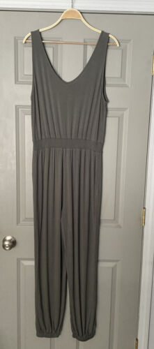 BB Dakota Cypress Smocked Waist Sleeveless Jogger Jumpsuit Size Large Army Green - Picture 2 of 7