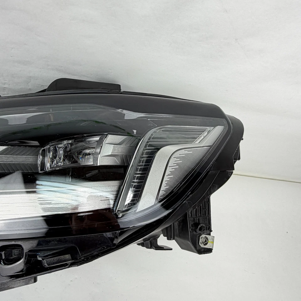 Faro LED cromado lado conductor izquierdo Cadillac Escalade 2021-2024 OEM 84950142 Foto 4 de 4