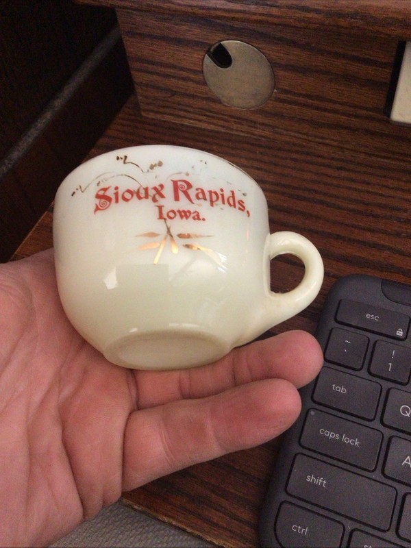 2.25” SOUVENIR SIOUX RAPIDS IOWA IA CUSTARD GLASS CUP. 1900’s ADVERTISING 