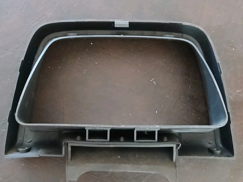 Geo Tracker 1995 Suzuki Sidekick tablero bisel Foto 3 de 3