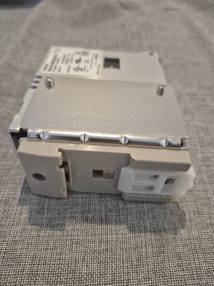 NUEVA FUENTE DE ALIMENTACIÓN OMRON S8JX-G05024CD 100-240V Foto 2 de 4