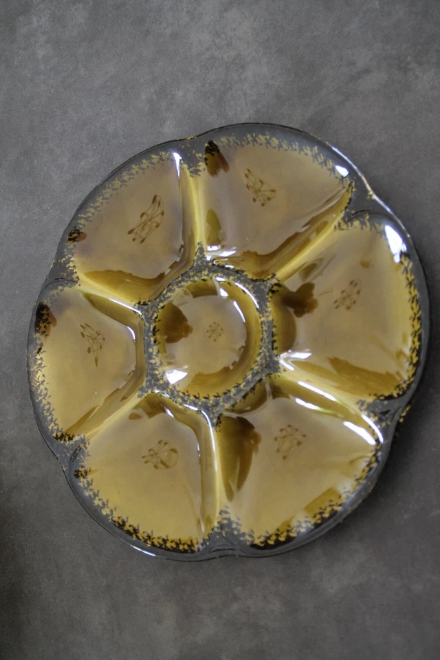 ANCIEN SERVICE A HUITRES EN FAIENCE DE GIEN - BARBOTINE - COMPOSÉ DE 8 ASSIETTES - Photo 2/4