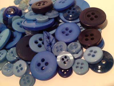 50g ASSORTED BLUES BULK BUTTON MIX CRAFT SCRAPBOOKS SEWING /& CARDS