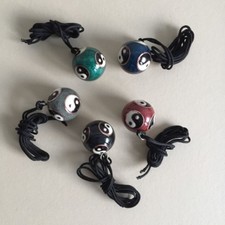 Klangkugel Kette Yin Yang mini Qi-Gong Kugeln als Anhänger Fengshui 