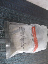 Honyewell RP670A1035 Pneumatic Switching Relay NEW!