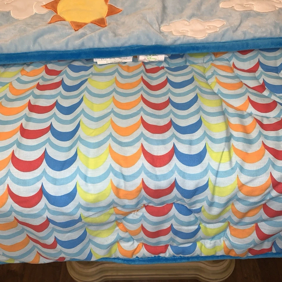 Juego de ropa de cama para cuna de 5 piezas bordada Disney Finding Nemo usado en excelente estado Foto 3 de 4