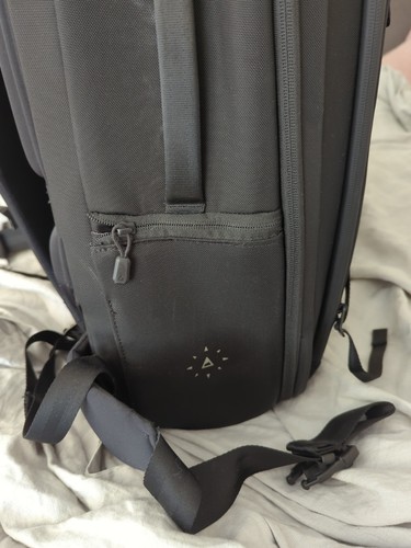 Nomatic Navigator 32 Liter Carry-On Backpack Black Only Slightly Used - Picture 11 of 21