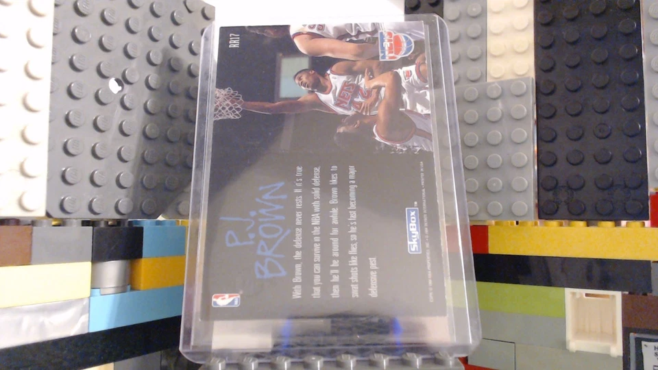 Tarjetas de baloncesto Skybox Ragin Rookies 1994-95 para tu conjunto Foto 3 de 4