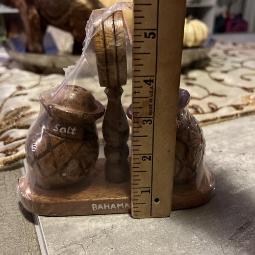 Vintage Salt Pepper Shakers Hand Carved Wood Pineapple Shape & Tray Bahamas - Picture 6 of 7