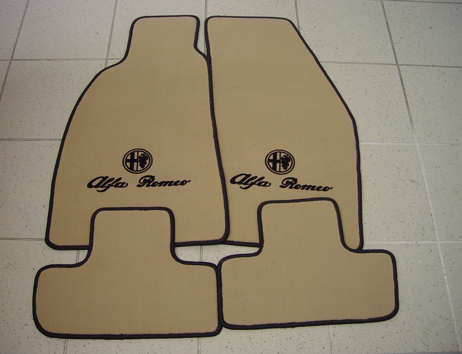 Tapis de sol velours Alfa Romeo GTV6 81-98 pour remplacer les moquettes usées et tachées