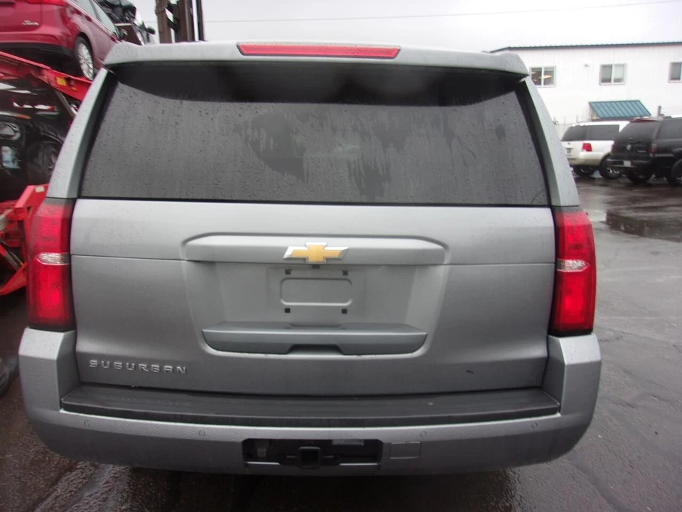 Pinza de freno de disco delantera izquierda usada se adapta a: Chevrolet Suburban 1500 2020 delantera delantera Foto 2 de 4