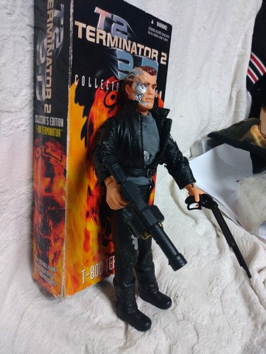 1997 Kenner Terminator 2 3-D T-800 12" Action Figure Arnold Schwarzenegger - Picture 2 of 20