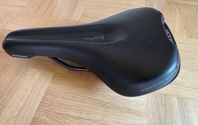 Ergon ST Core Prime Damen Fahrrad Sattel Women Trekking E-Bike S/M schwarz/weiß