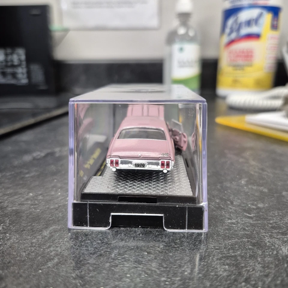 Camiones fundidos a presión M2 Machines 1970 Oldsmobile Cutlass 442 R33 15-69 Foto 4 de 4