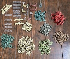 Lot Of Plastic Army Men  Fort Accessories.  SKU5