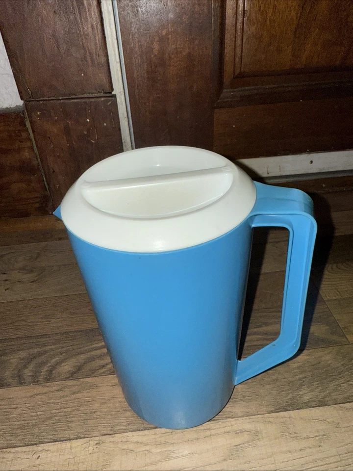 Jarra Rubbermaid 2445 clásica de 2 1/4 cuartos color turquesa con tapa blanca - De colección Foto 2 de 4