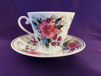 LFZ (Lomonosov Porcelain Factory) Vintage Tea Pair Mart, radial form