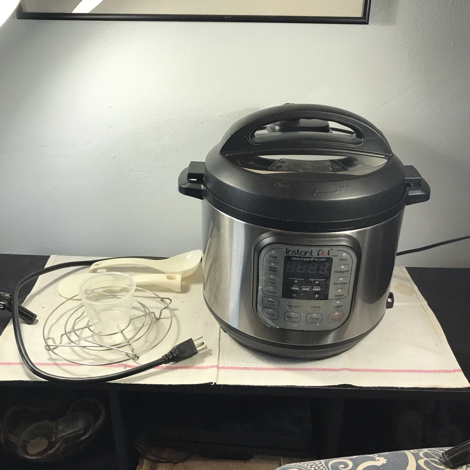 Instant Pot IP-DUO60 V2 Programmable Pressure Cooker 6 Qt Rack Utensils Tested