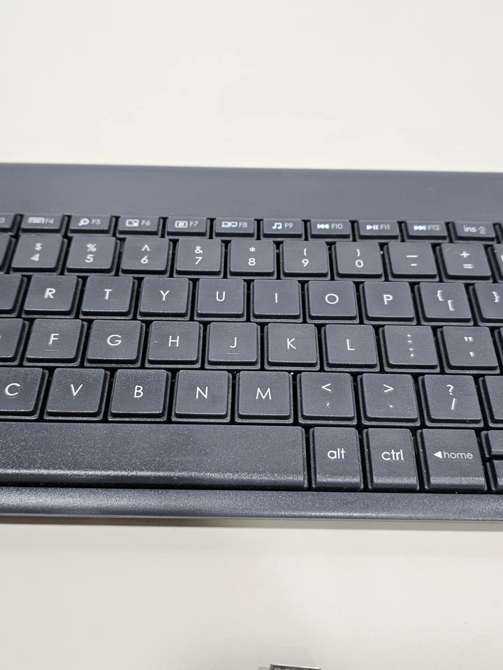 Logitech K400 Plus keyboard RF Wireless - Gray Tested Working Good Clean - Image 4 of 4